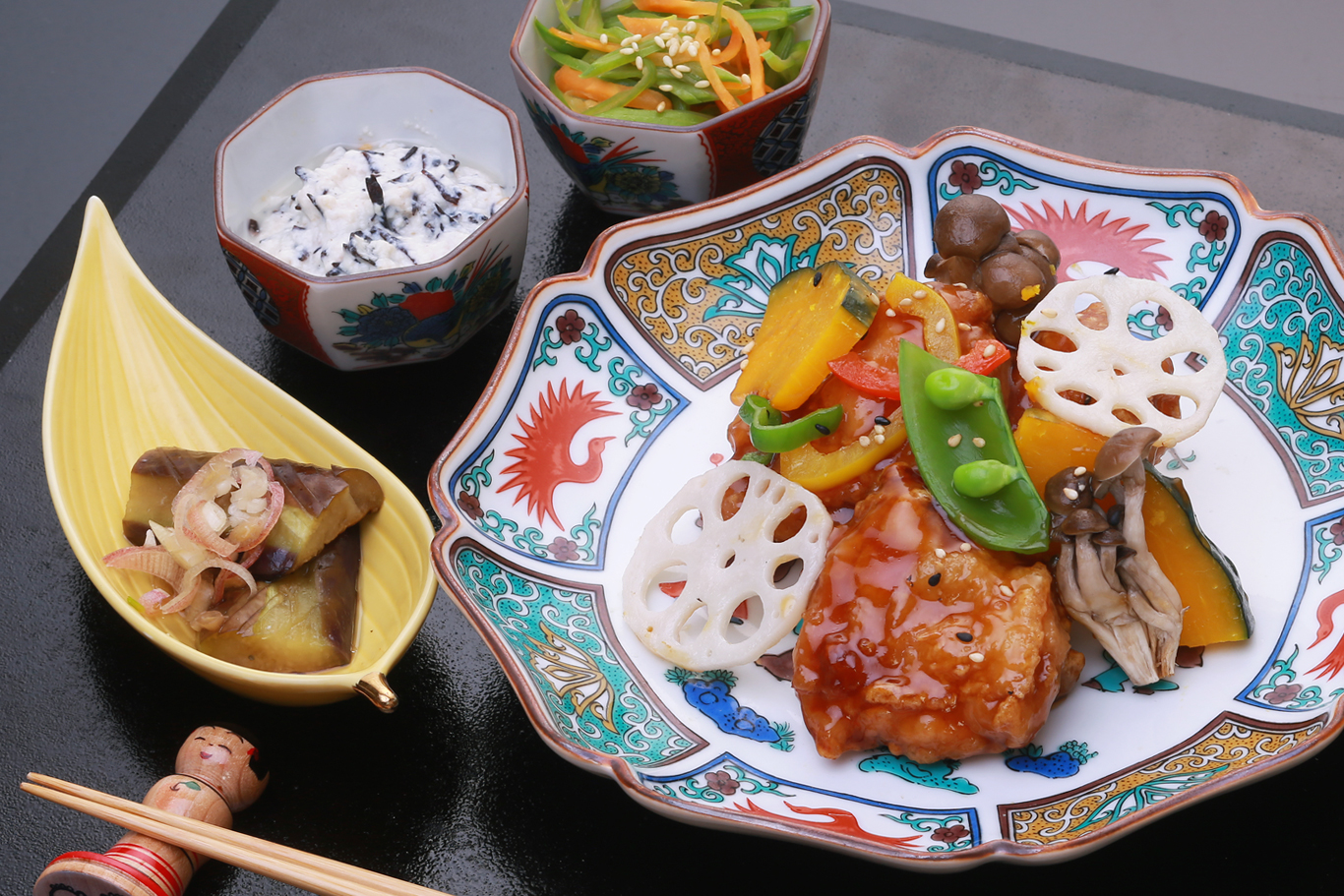 金剛グループの夕食宅配「はぴたく」は、幸せな夕食と、豊かな時間をお届けします
