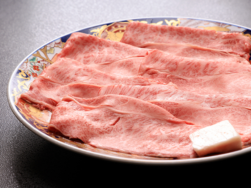 皿に盛られたお肉の画像 単品