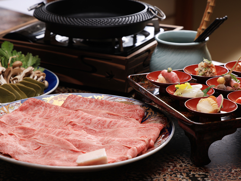 すき焼き＋南部伝承膳（御膳の前菜）の画像